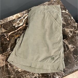 MOUNTAIN HARDWARE EUC women’s shorts 10